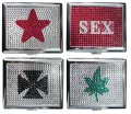 "Zigaretten Etui ""Sex&Bling""Metall mit Strass ca. 9x8cm im Dsp."